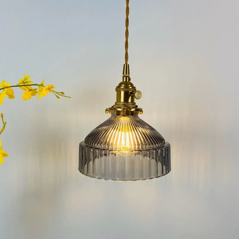 Nordic retro brass chandelier with amber glass lampshade and H65 brass body, 18x20cm, adjustable wire