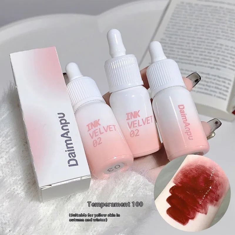 Mirror Lip Lacquer bullet in choice of shades from the milk huhoo series, 3.5g net content.