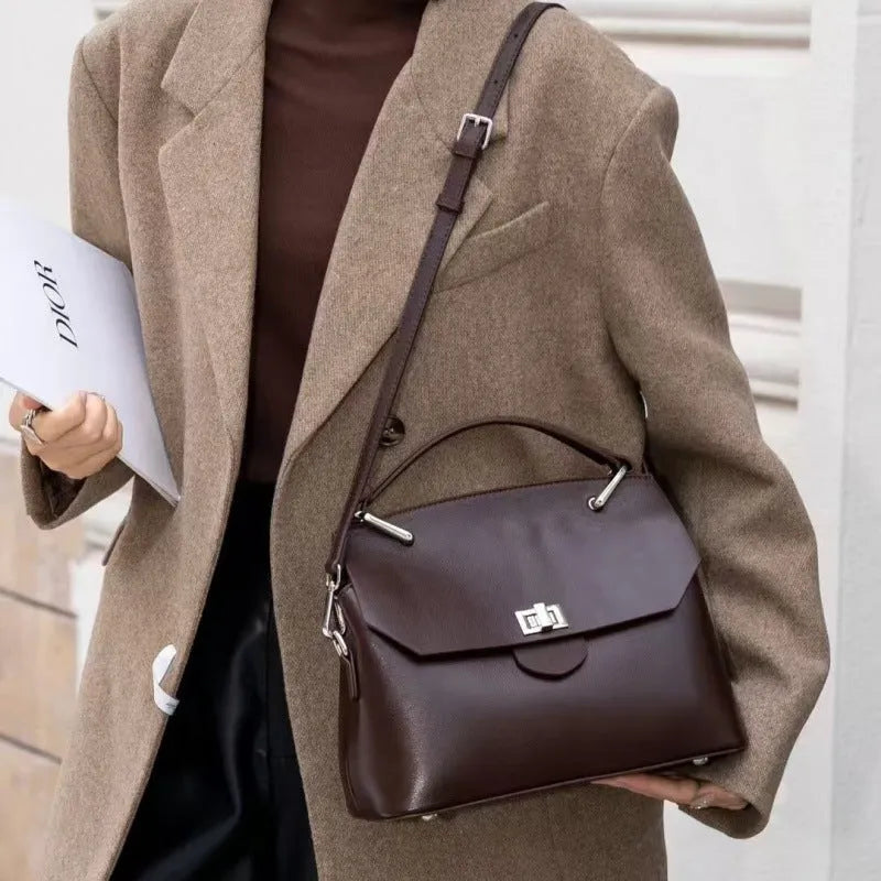 Genuine leather vegetable tanning messenger bag horizontal square shape with lock detail 26x20x11.5cm