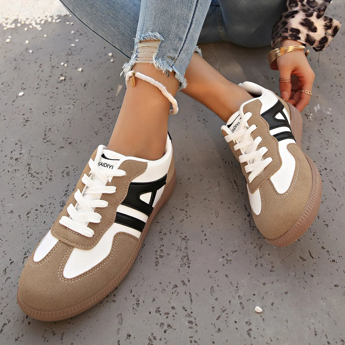 Women's retro lace-up jogging shoes in grey with a colour-matched cross strap and platform sole.