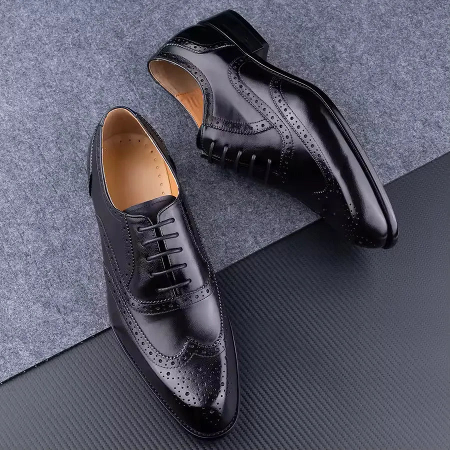 Men's hand carved cowhide Oxford shoes in black with pointed toe and low top design