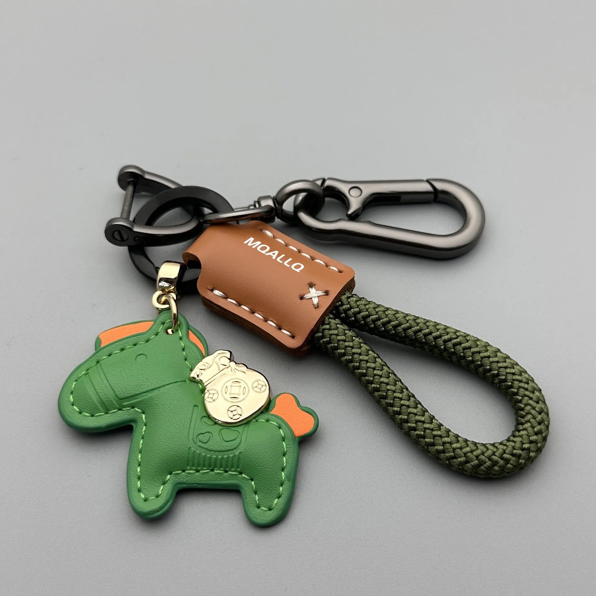 Handmade cowhide leather car keychain pendant with zinc alloy pony buckle charm