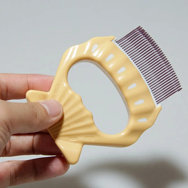 Shell-shaped pet grooming brush with bent wire bristles in green colour with anti-slip plastic handle