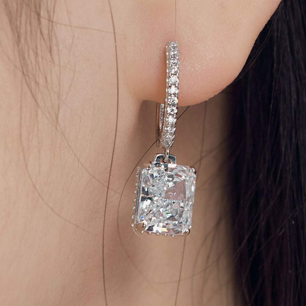 S925 fine silver lock stud earrings with geometric quadrilateral shape and electroplated finish in silver-white colour