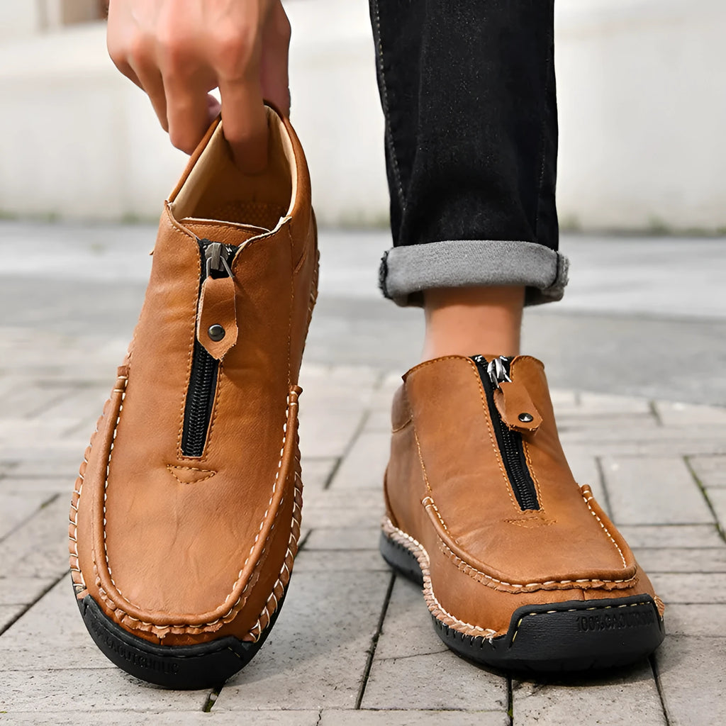 Men's low-top slip-on loafers in black brown or grey with round toe and rubber sole
