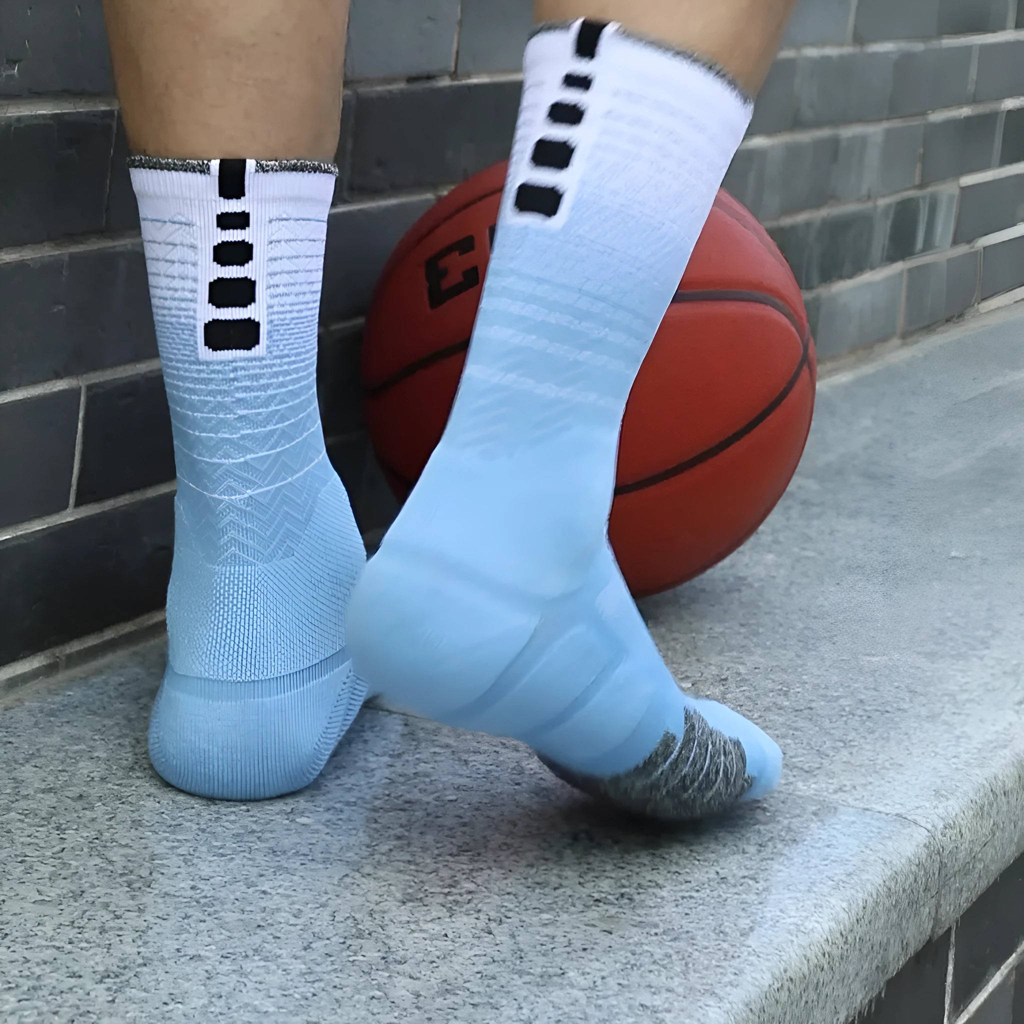 Adult quick-drying non-slip gradient sports socks for cycling and running – polyester fibre construction