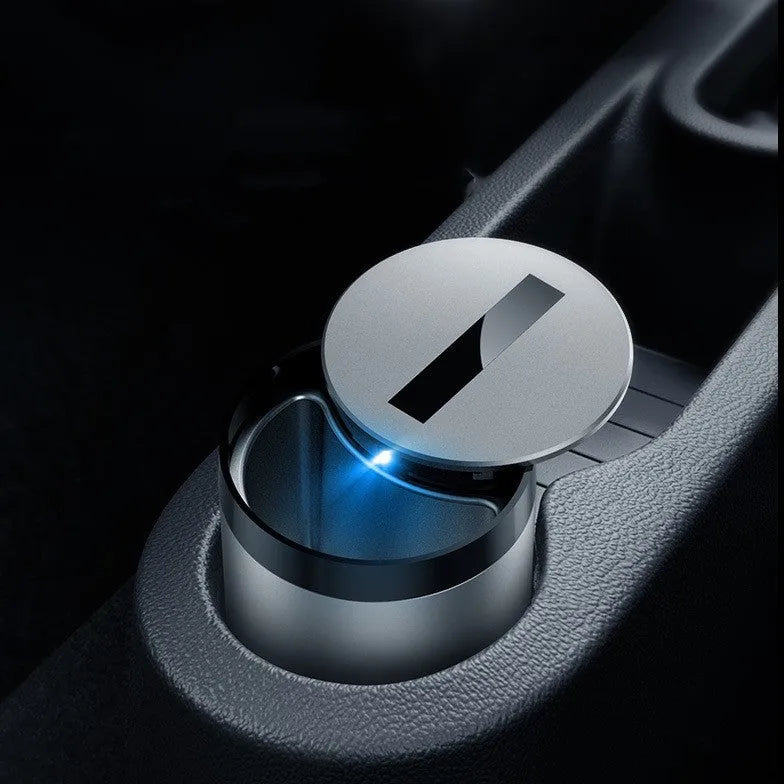 Automatic opening and closing car ashtray in plastic, 7x10cm, gun gray colour