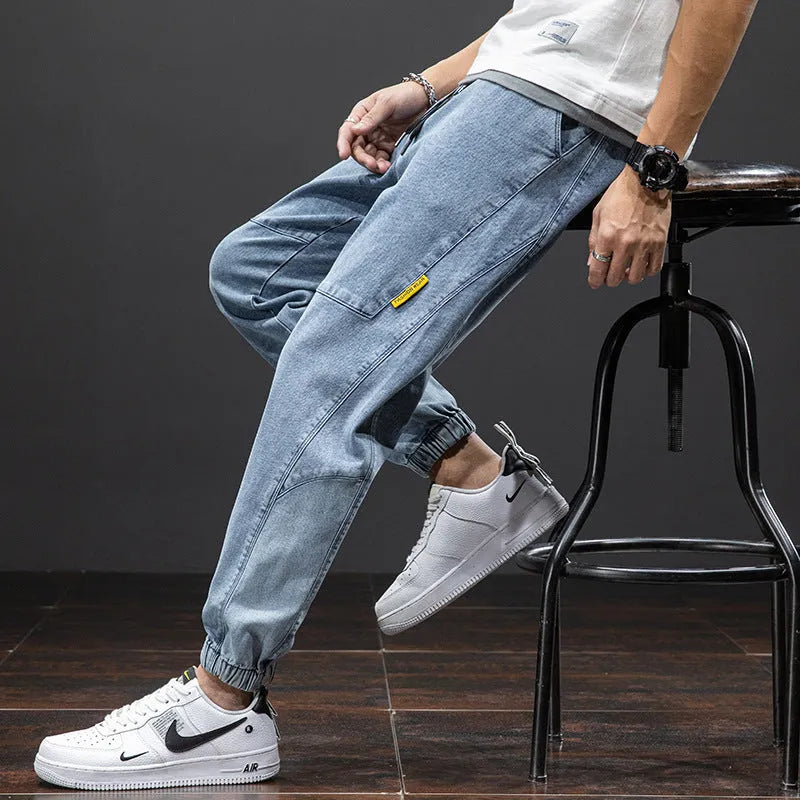 Men's loose fit cargo jeans in blue with straight leg cut and micro elasticity fabric