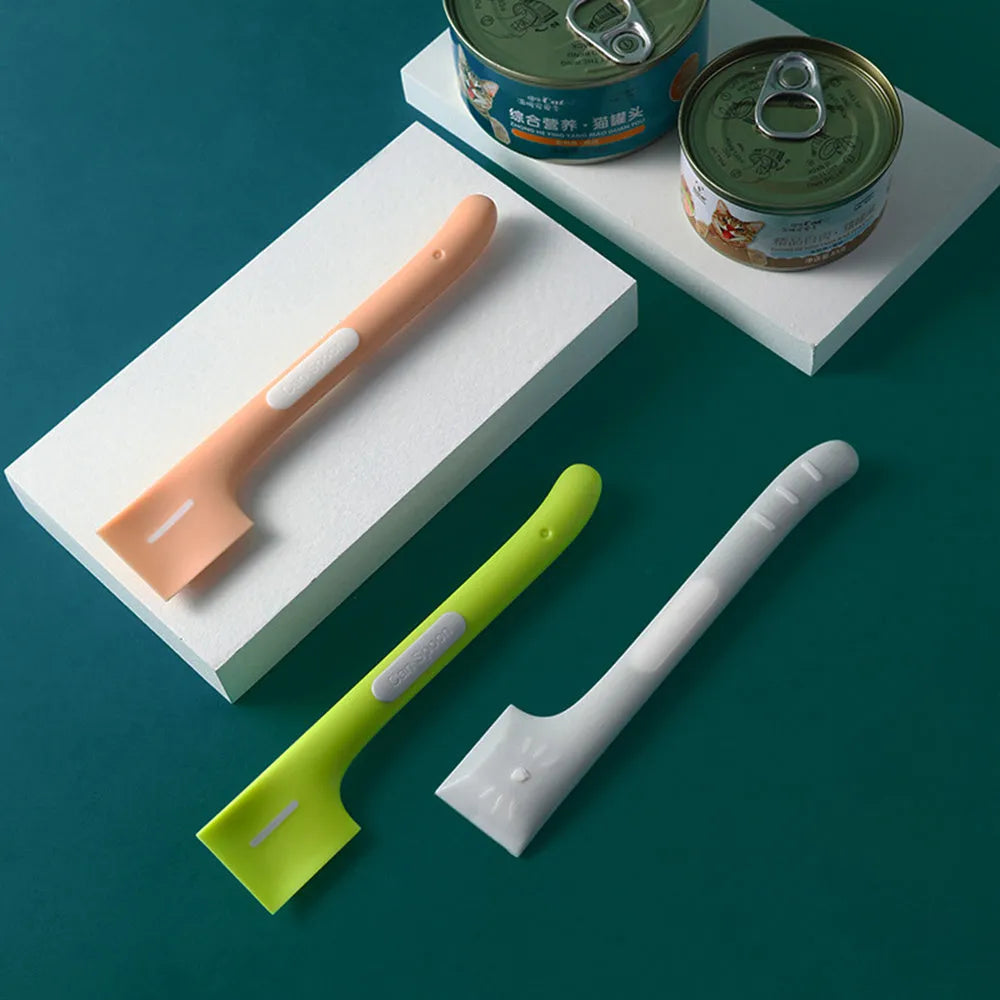 Long-handled pet food spoon for cats and dogs wet canned food in TPR material