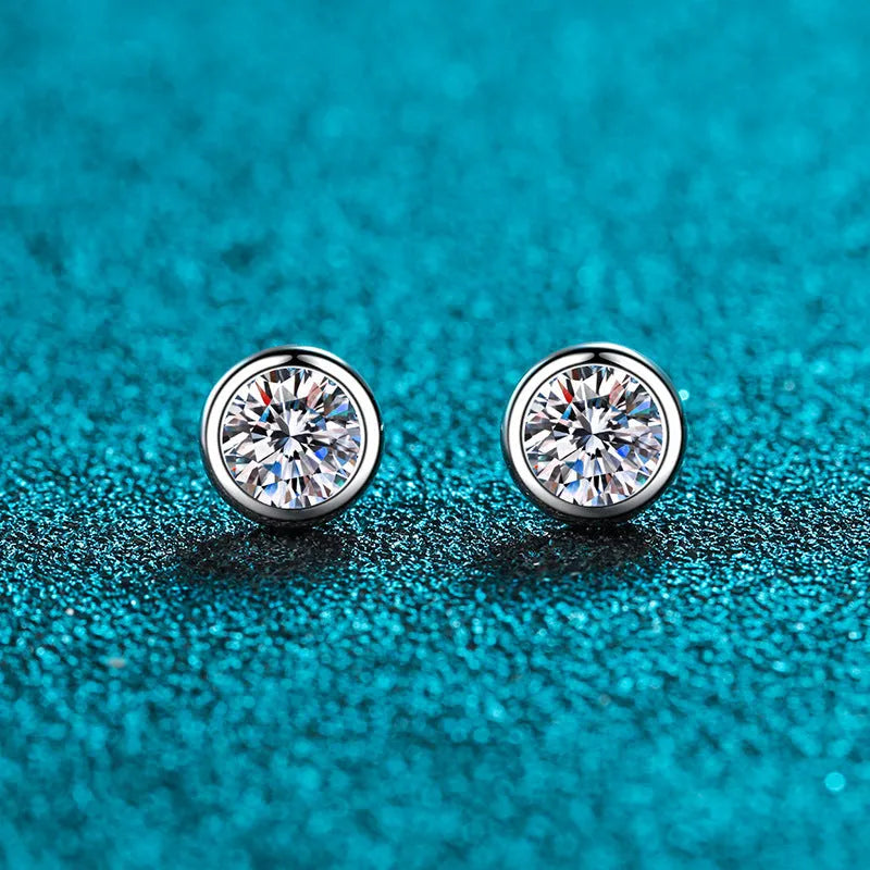 A pair of geometric 925 silver earrings plated with Pt950 gold, featuring a choice of moissanite or zircon gemstones.