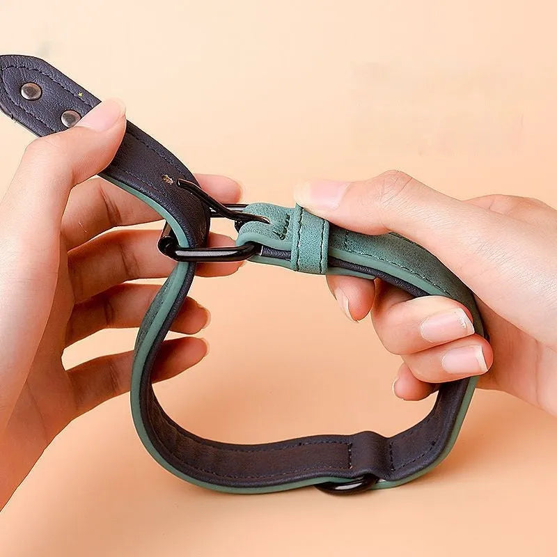 Simple anti-loss adjustable dog collar in five colours with double-layer thickening and PU and microfiber fabric construction