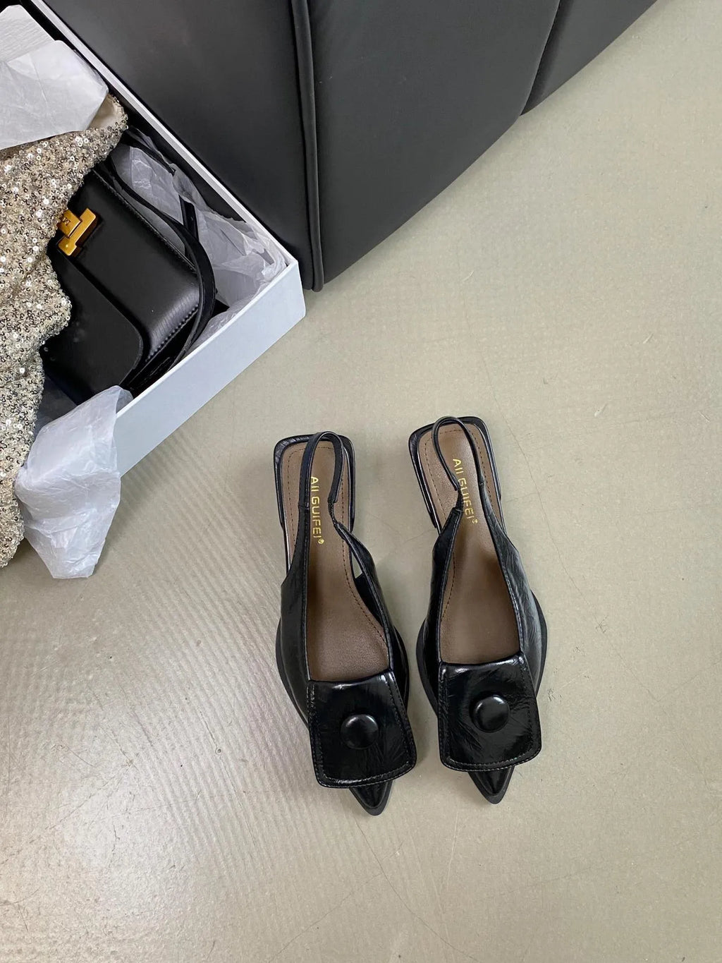 Low-cut low heel closed toe sandals for women, pointed toe, back strap, PU upper, apricot colour