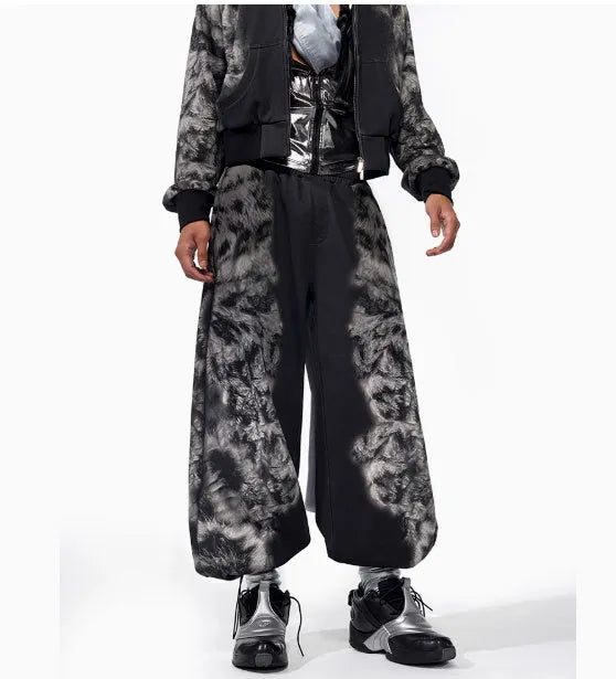 Loose trousers set with printed hoodie, trousers, and seven-inch pants in trendy streetwear style