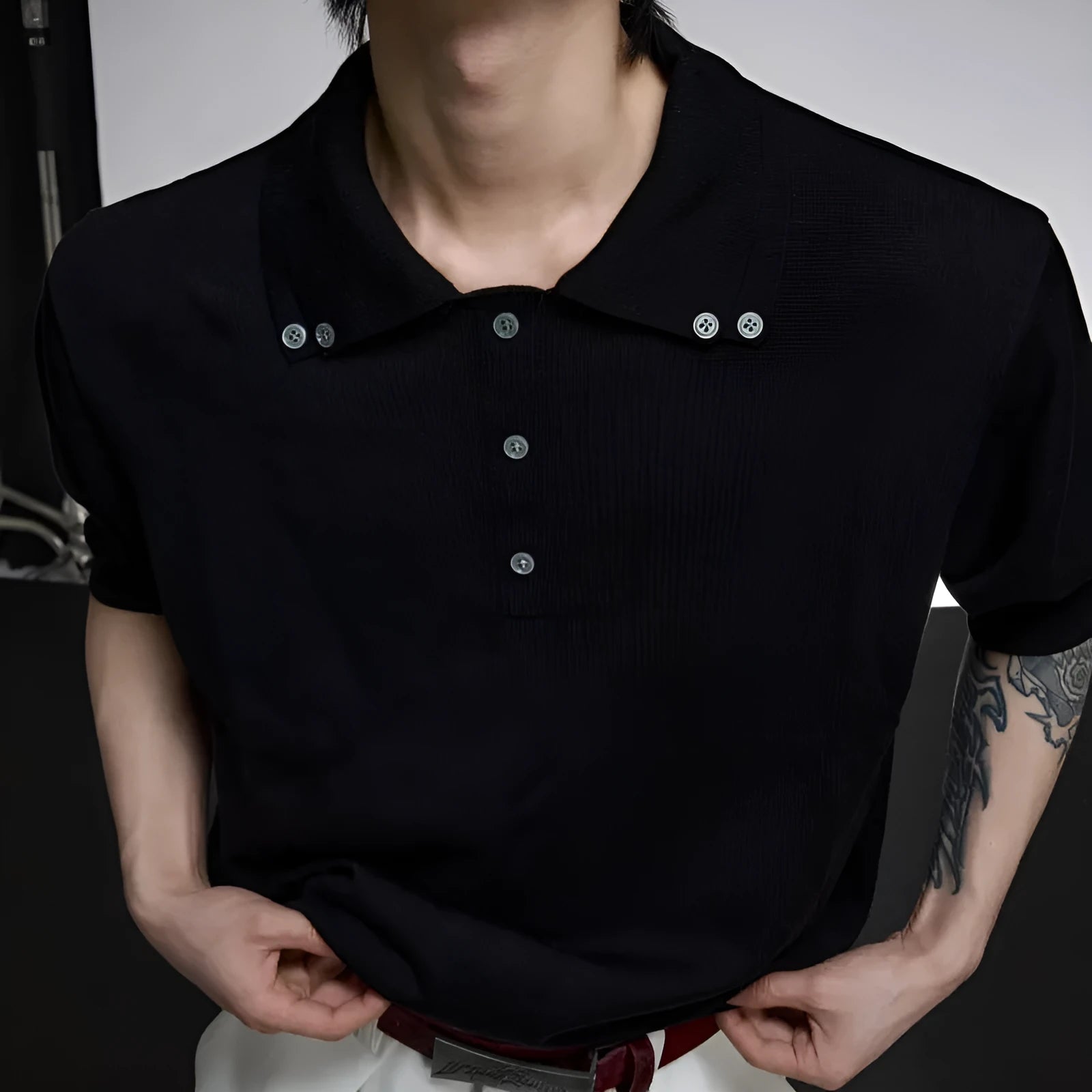 Men's double lapel collar short sleeve shirt in slim knit polyester construction