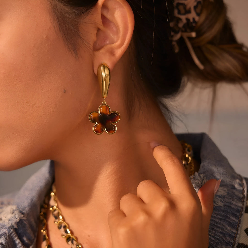 Women's tortoiseshell resin earrings with hawksbill colour and geometric heart or flower designs