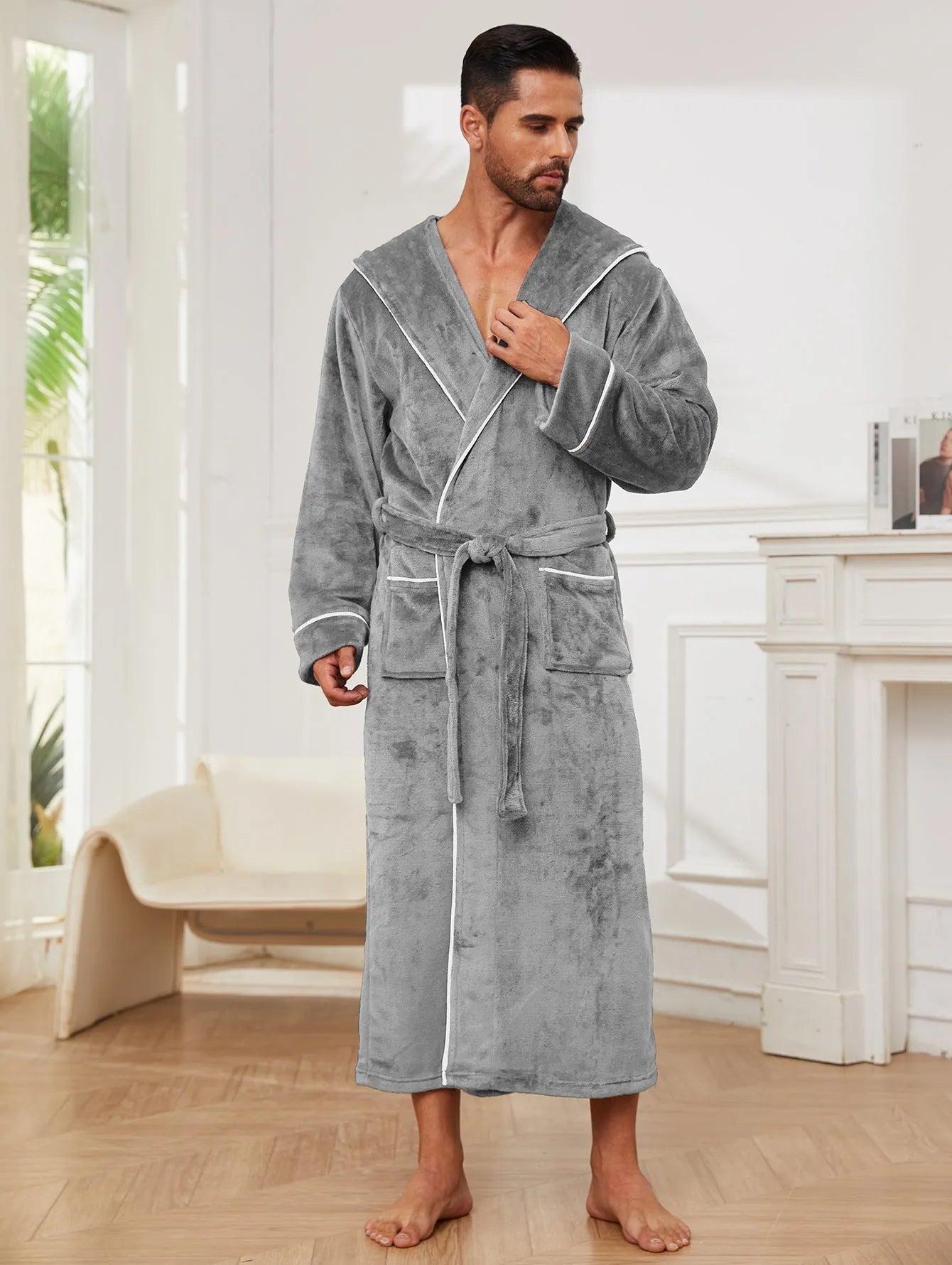 Fashion men's flannel bathrobe in dark blue, polyester fibre, for autumn winter, sizes M to XXL, European style
