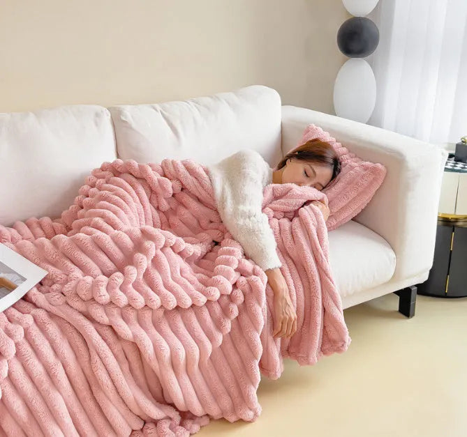 Double-sided bubble faux rabbit fur throw blanket in solid colour with soft velvet texture