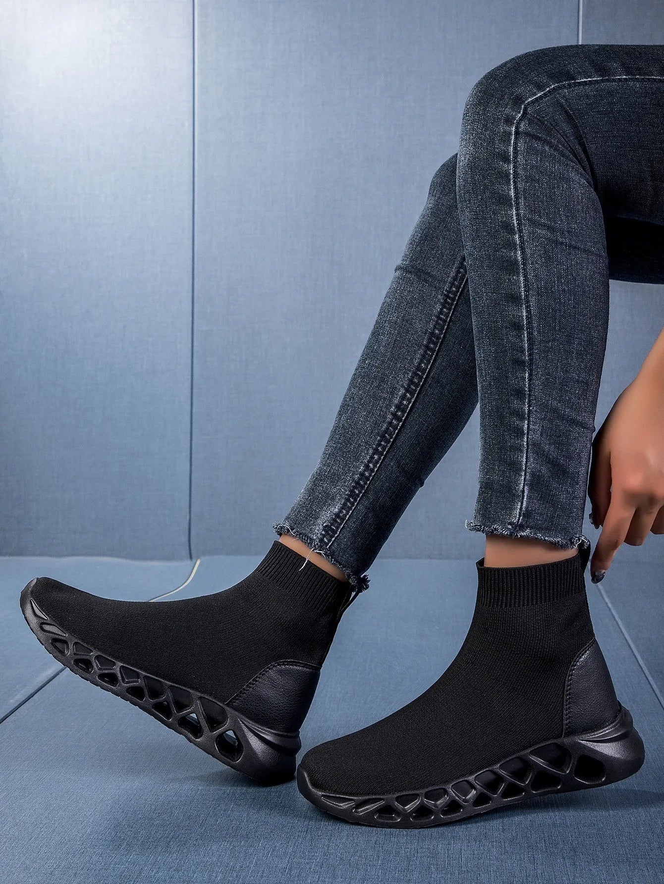 Women's high-top casual stretch sock boots in Terracotta Warriors colour, breathable mesh upper, flat heel, shallow mouth style