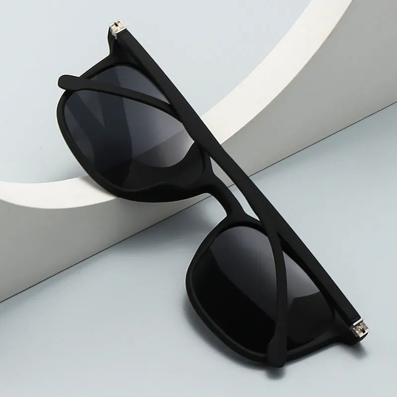 Men's elastic paint surface polarized sunglasses with UV400 PC frame, black with dark green film