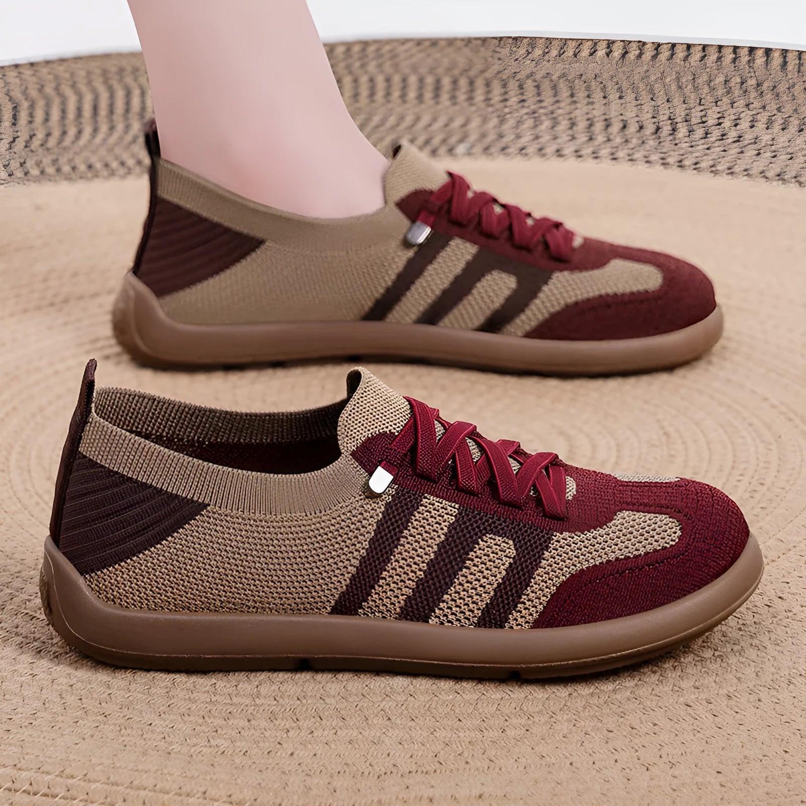 Summer retro German training shoes with Flyknit upper in black, low-top, flat heel PU sole
