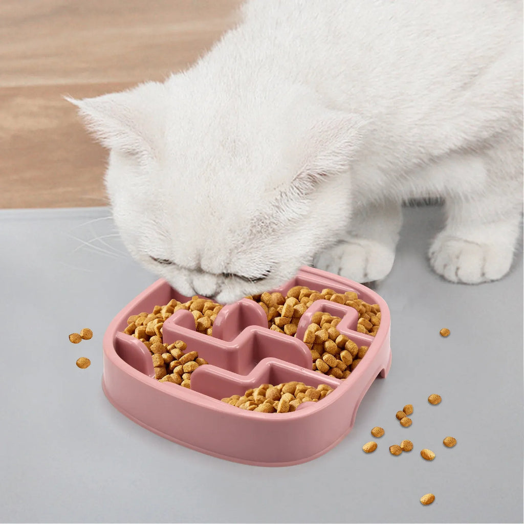 Macaron Green slow feeding bowl with maze pattern for dogs and cats, 18.5cm diameter, non-slip base