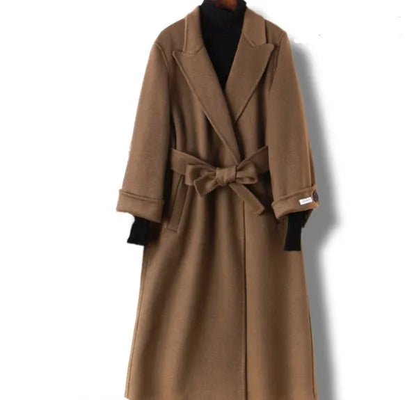 Long suit collar woolen coat in black colour for women, wool fabric