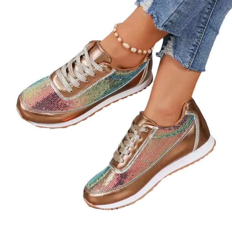 Women's thick-soled casual PU leather sneaker in solid colour, square toe, available in black