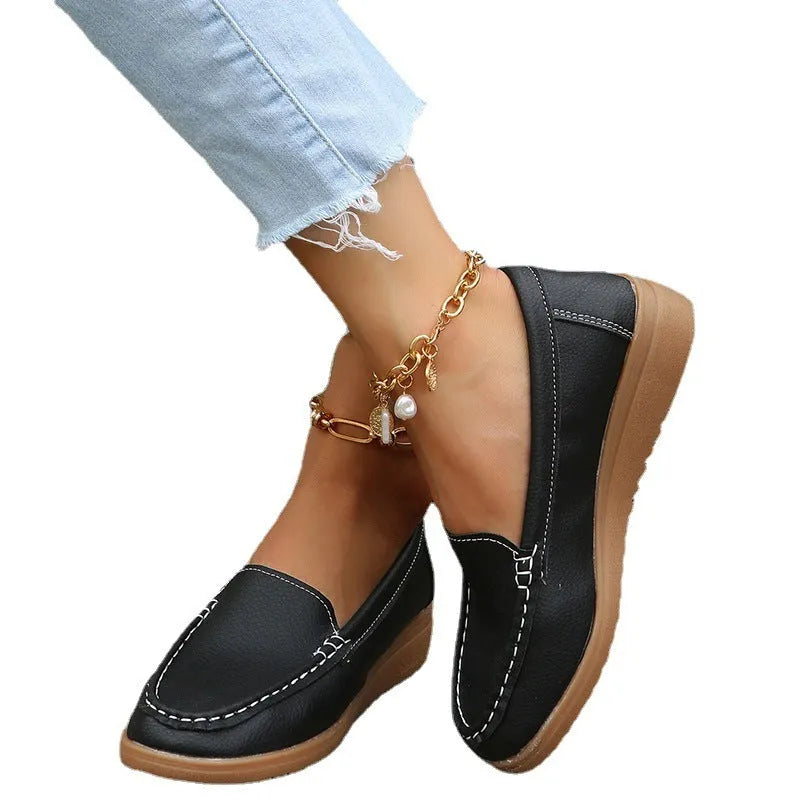 Women's flat loafers in PU leather with round toe and rubber sole
