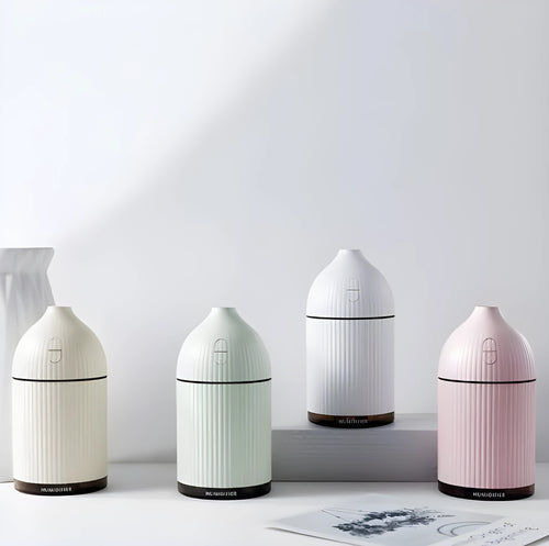 White ultrasonic essential oil diffuser and humidifier with LED light, 300ml capacity, USB cable