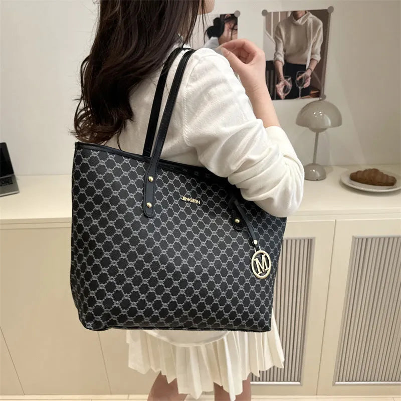 Street style PU leather shoulder bag with adjustable strap in black