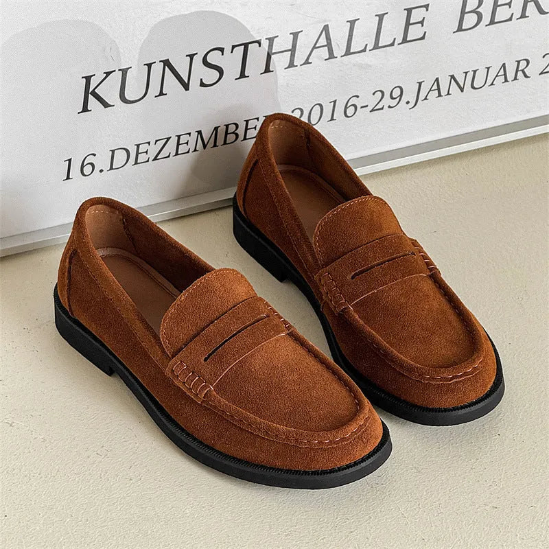 Men's slip-on retro casual shoes in brown with microfiber upper and rubber sole, side view.