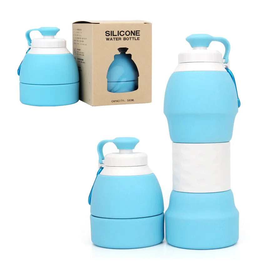 Silicone folding water bottle 580ml in blue, collapsed and full size, with cap, on outdoor background