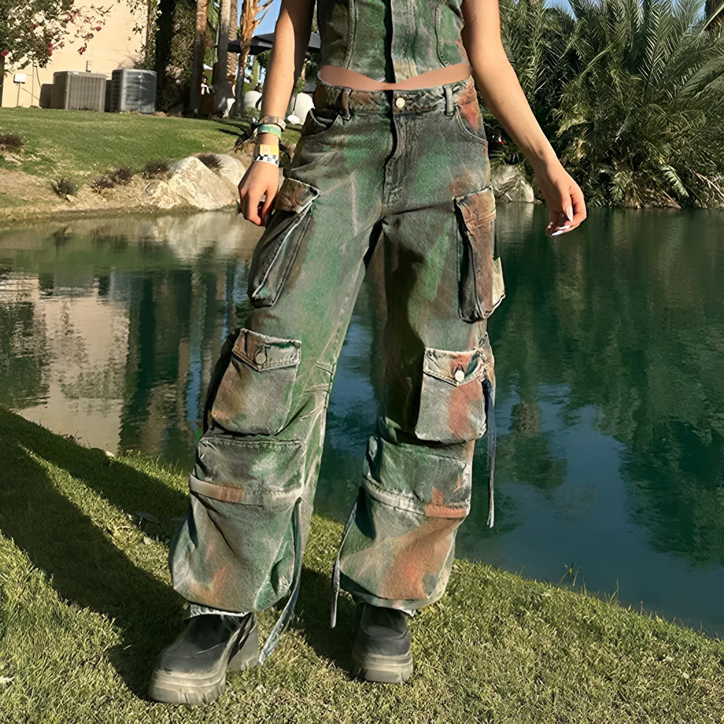 Loose cargo denim trousers with gradient colour pockets and street hipster styling