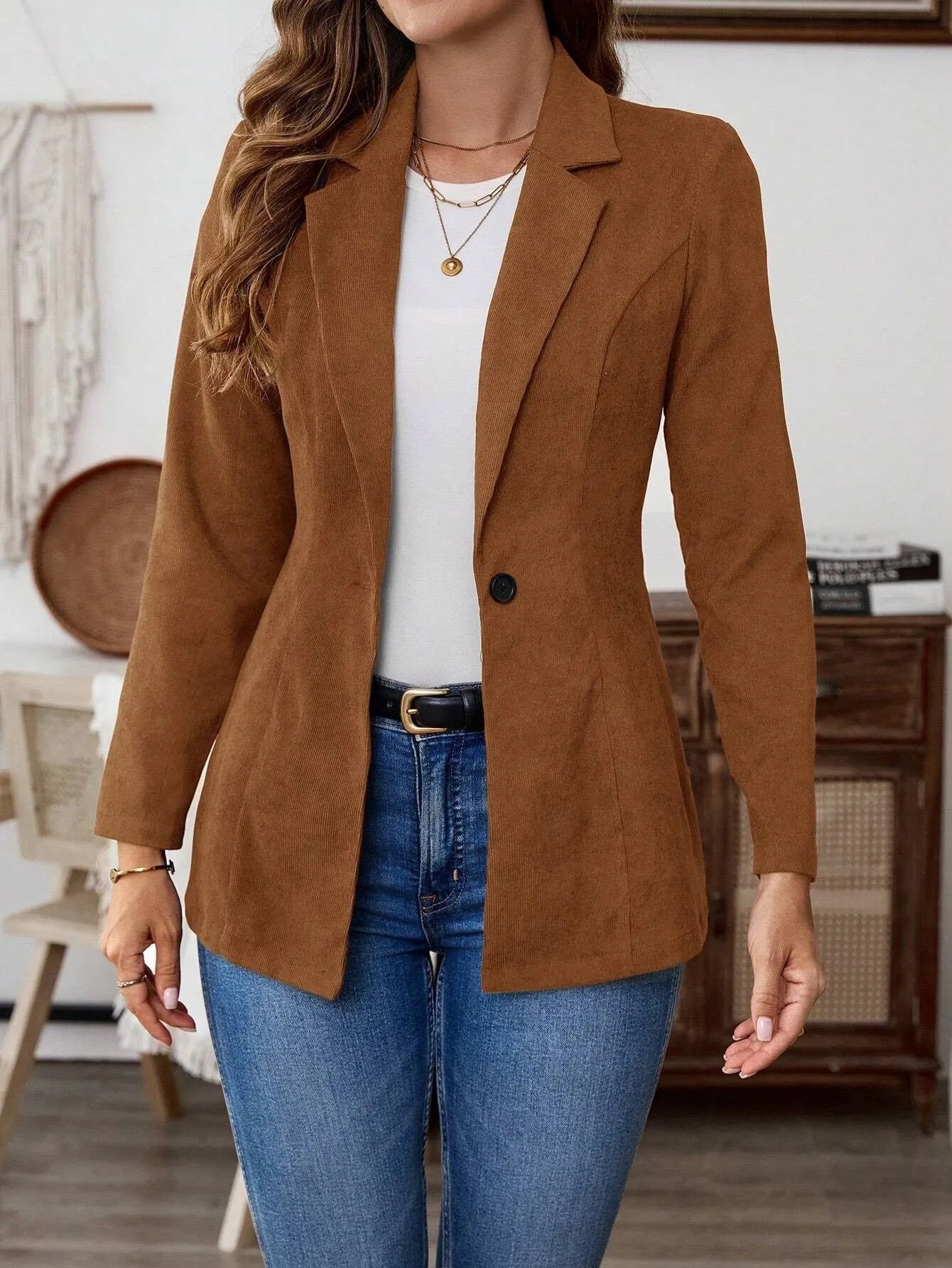 Brown single-breasted men's leisure suit coat with lapel collar and long sleeves