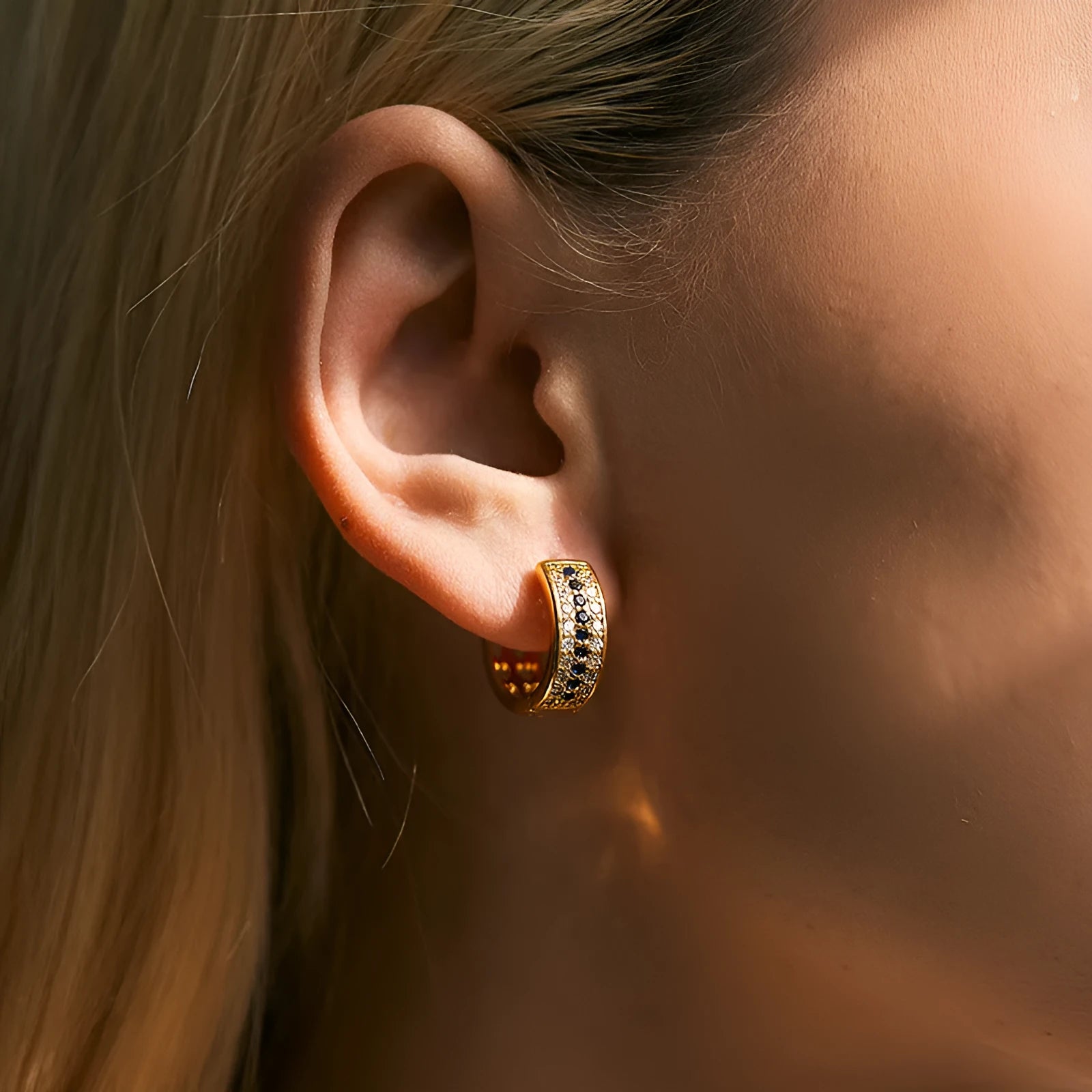 Round copper women's earrings with 18K gold electroplating in KE1268 colour on white background
