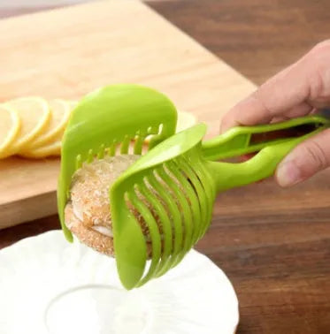 Plastic fruit and veggie cutting holder with gap for slicing tomatoes, 18.5cm x 8cm, black or green random colour