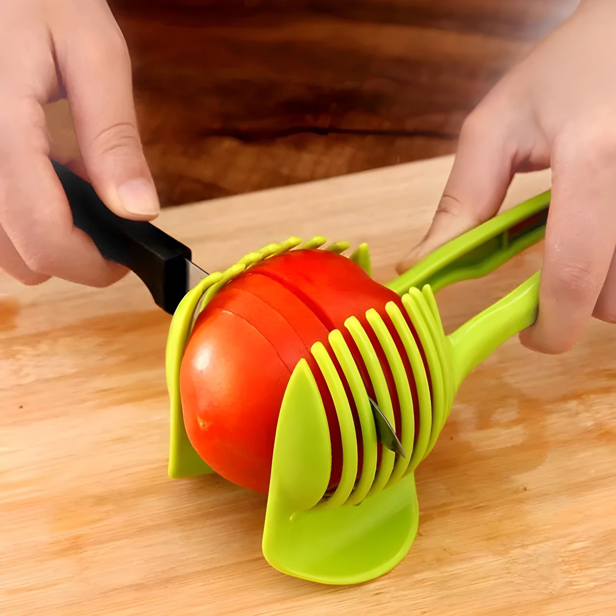 Plastic fruit and veggie cutting holder with gap for slicing tomatoes, 18.5cm x 8cm, black or green random colour