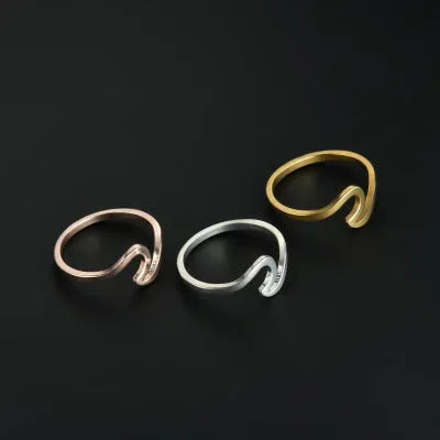 Wavy geometric couple ring in zinc alloy, glossy finish, available in gold, silver, rose gold