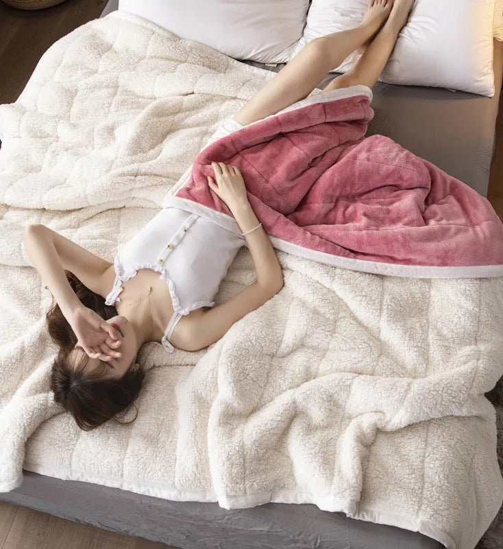Thick three-layer composite coral fleece flannel blanket in pink colour, size 150x200cm