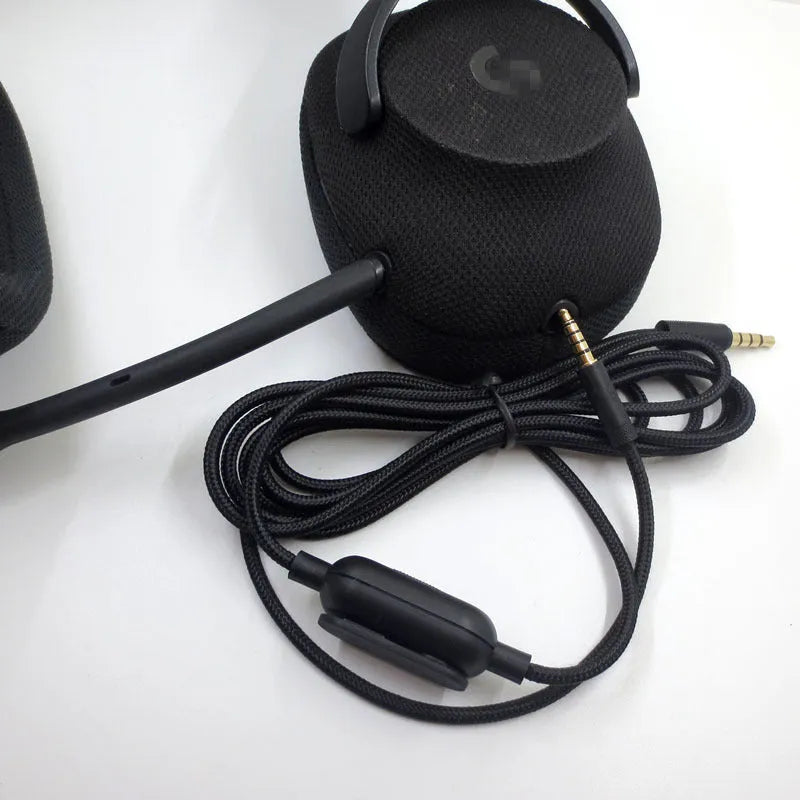 Black universal audio cable for gaming headsets with copper wire construction