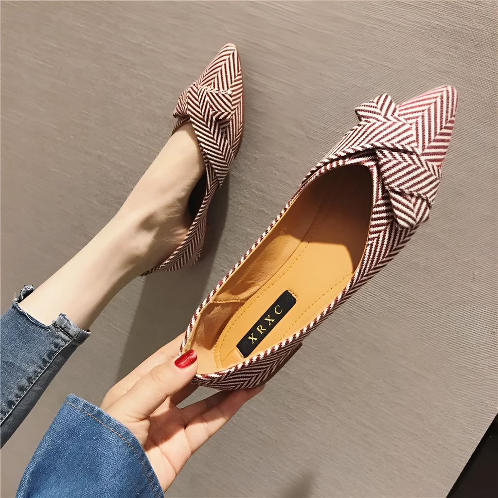 Women's pointed toe cotton shoes with low heel in black and red colour options