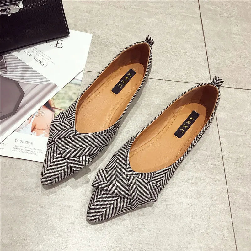 Women's pointed toe cotton shoes with low heel in black and red colour options