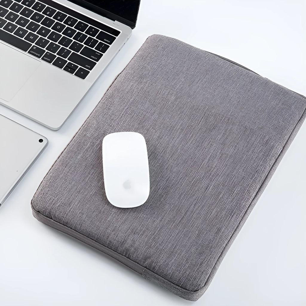 Polyester computer sleeve bag in black with zipper, compatible with 13 inch laptops and tablets