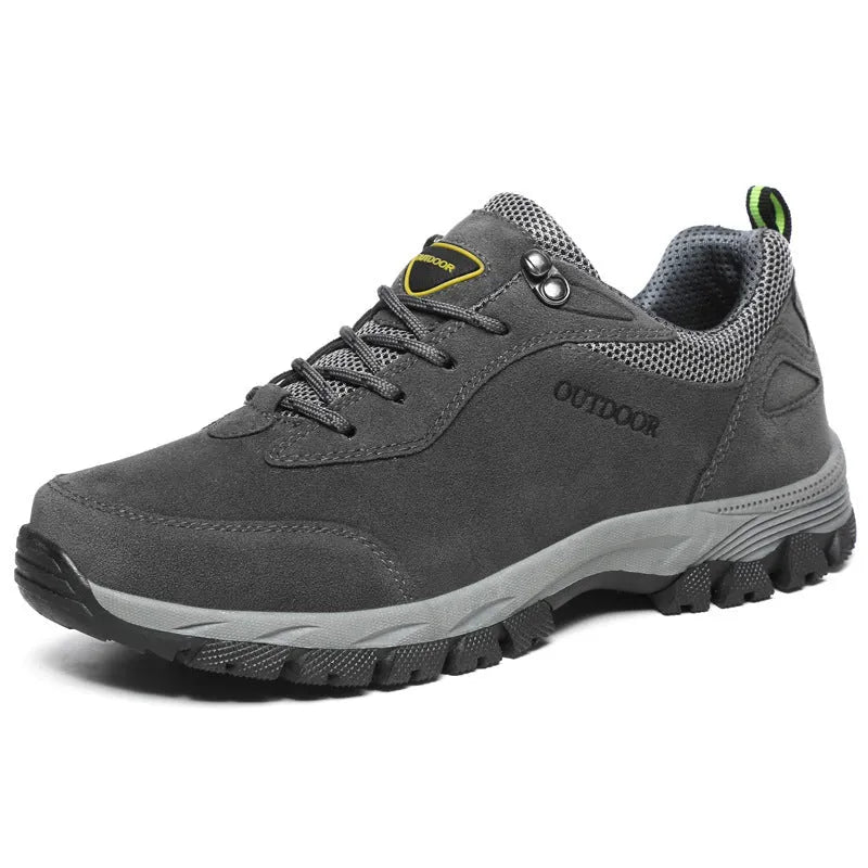 Men's low-cut hiking shoes in Army Green with viscose rubber soles, available in sizes 39 to 49