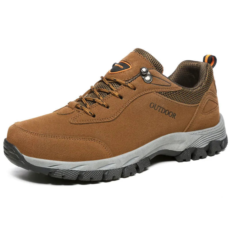 Men's low-cut hiking shoes in Army Green with viscose rubber soles, available in sizes 39 to 49