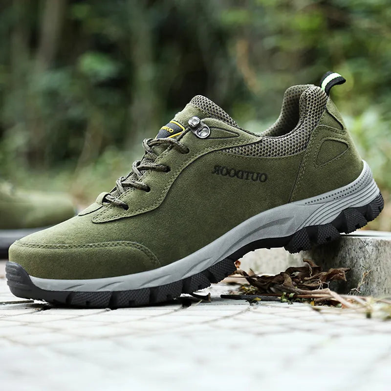Men's low-cut hiking shoes in Army Green with viscose rubber soles, available in sizes 39 to 49