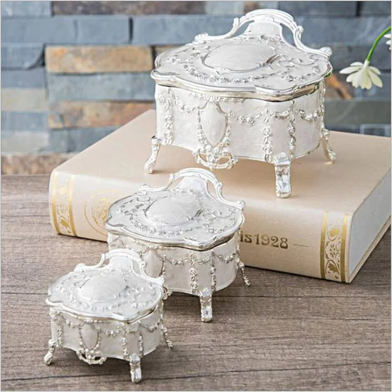 Hangkai European jewellery box in silver enamel finish with zinc alloy construction, three sizes available