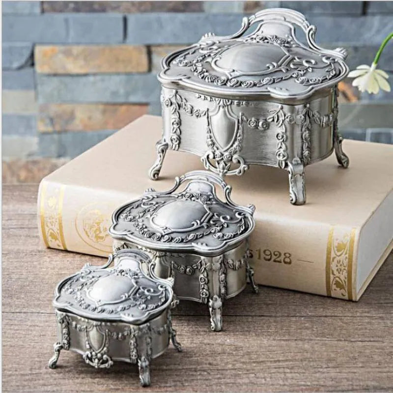 Hangkai European jewellery box in silver enamel finish with zinc alloy construction, three sizes available