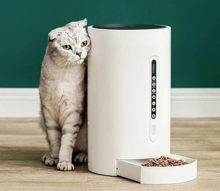 White smart pet feeder with 4.6L ABS plastic body and timed dispensing for dogs and cats