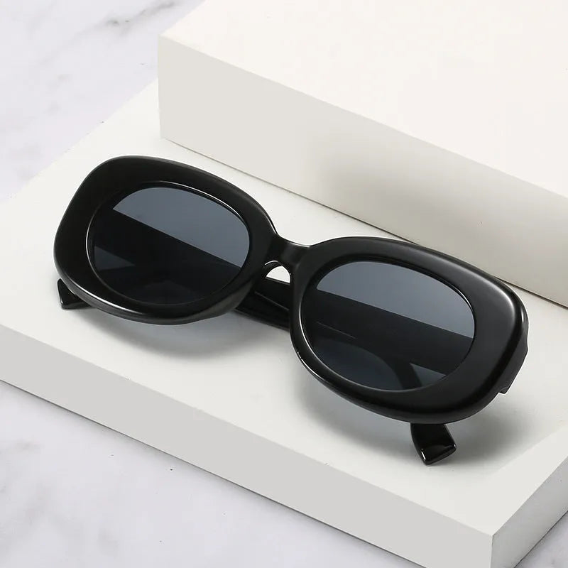 Women's oval fashion sunglasses in black with AC lens and UV400 protection PC frame